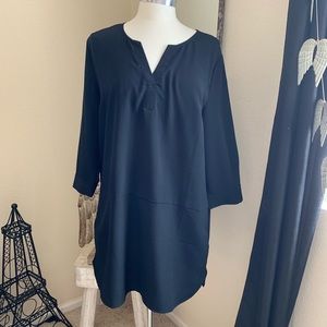 Black mid-length dress with pockets!